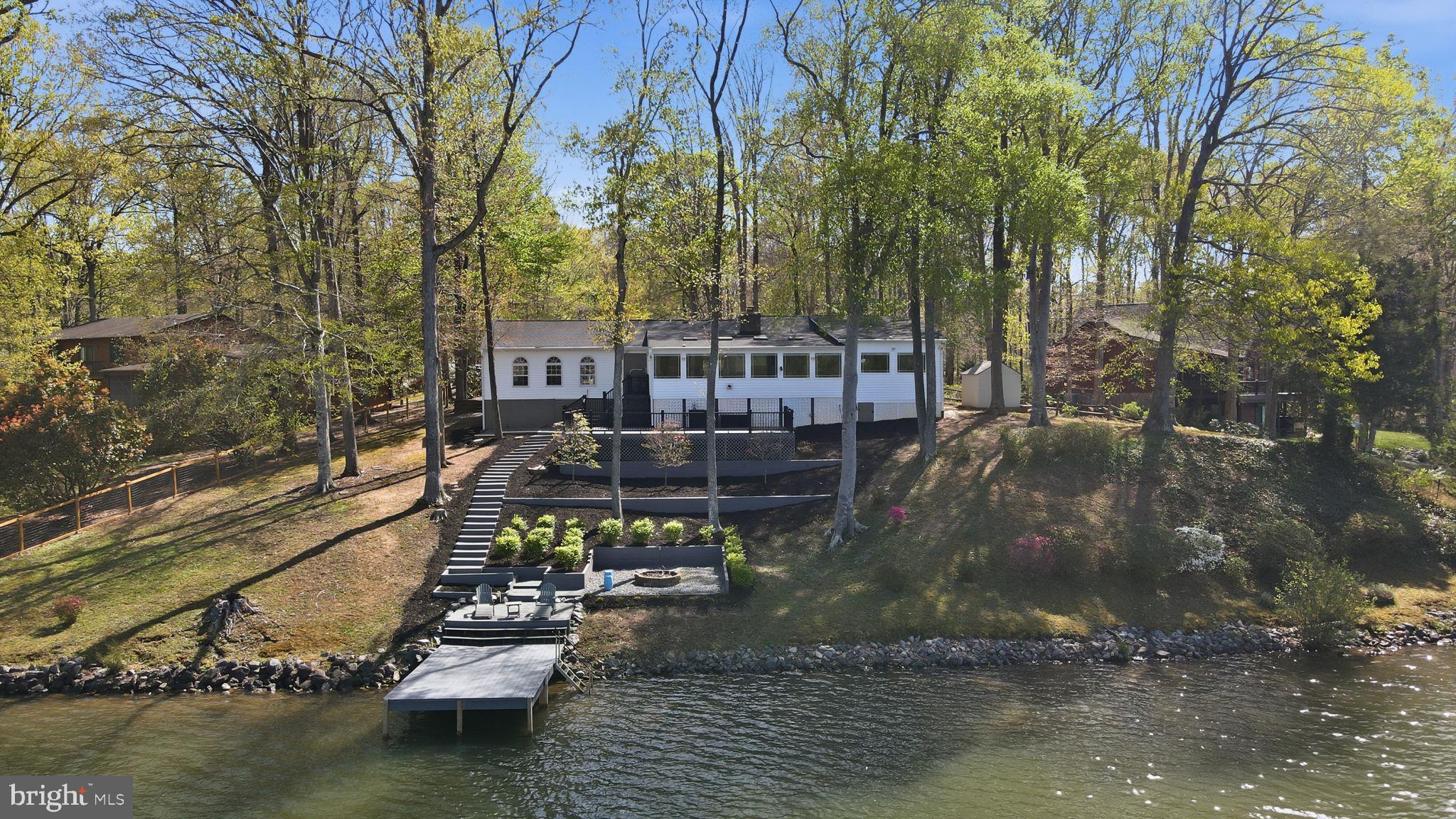 5 Jason Circle Ruther Glen, VA 22546 - Photo 3 of 40 Backyard, deck & dock