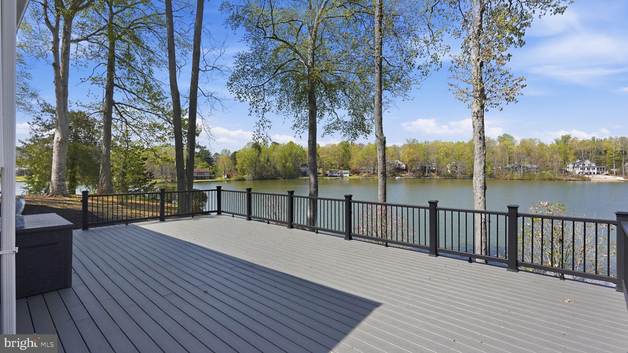 5 Jason Circle Ruther Glen, VA 22546 - Photo 8 of 40 Huge 16X31 Trexx deck