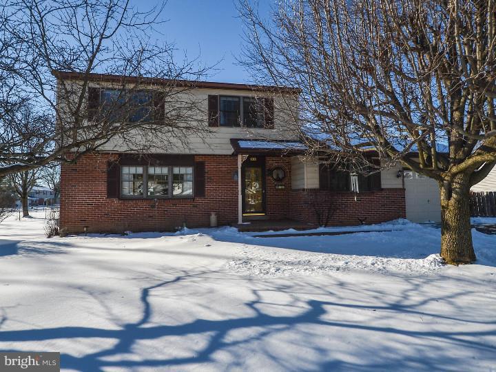 92 Iris Road Warminster, PA 18974 - Photo 1 of 19 Exterior Front