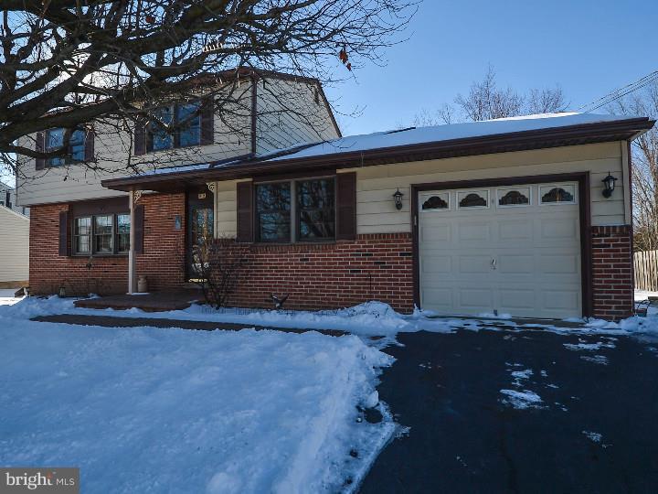 92 Iris Road Warminster, PA 18974 - Photo 2 of 19 Exterior Front