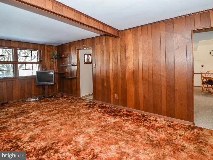 92 Iris Road Warminster, PA 18974 - Photo 11 of 19 Family Room