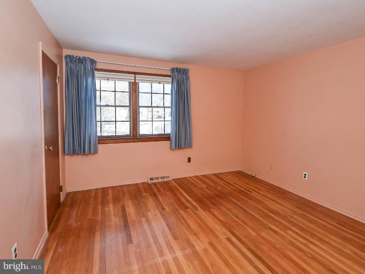 92 Iris Road Warminster, PA 18974 - Photo 12 of 19 Master Bedroom