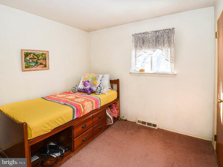 92 Iris Road Warminster, PA 18974 - Photo 14 of 19 Bedroom 3