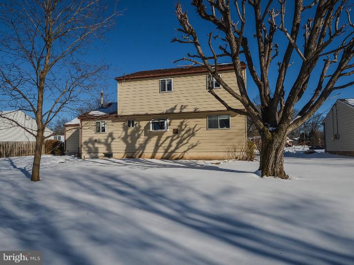 92 Iris Road Warminster, PA 18974 - Photo 18 of 19 Exterior Back