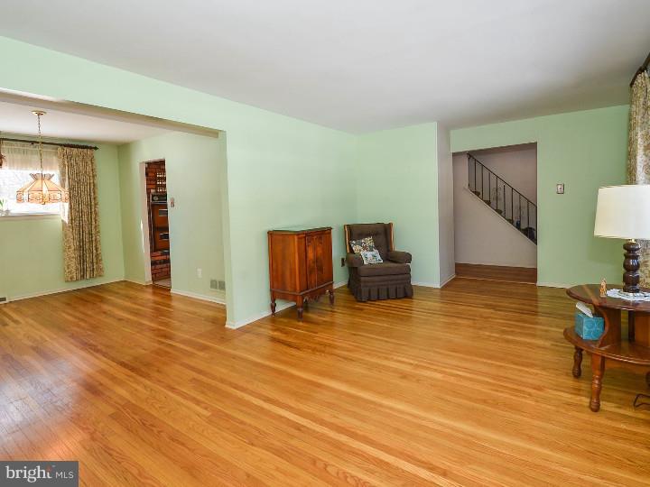 92 Iris Road Warminster, PA 18974 - Photo 7 of 19 Living Room