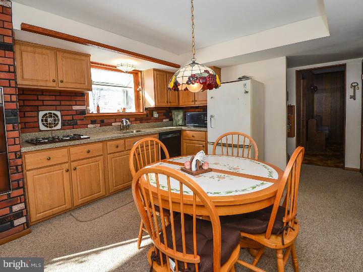 92 Iris Road Warminster, PA 18974 - Photo 9 of 19 Kitchen