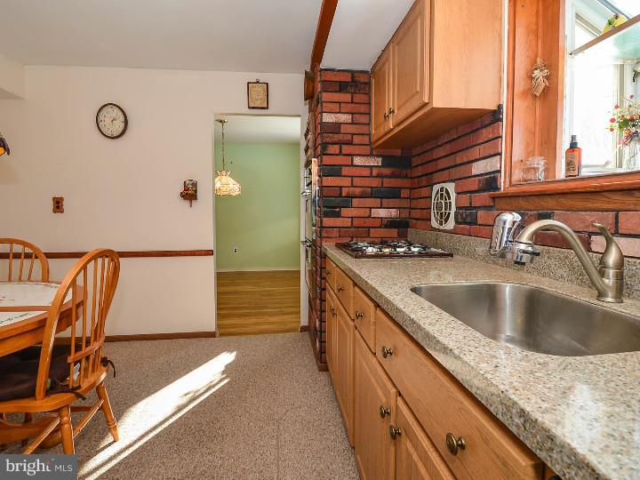 92 Iris Road Warminster, PA 18974 - Photo 10 of 19 Kitchen