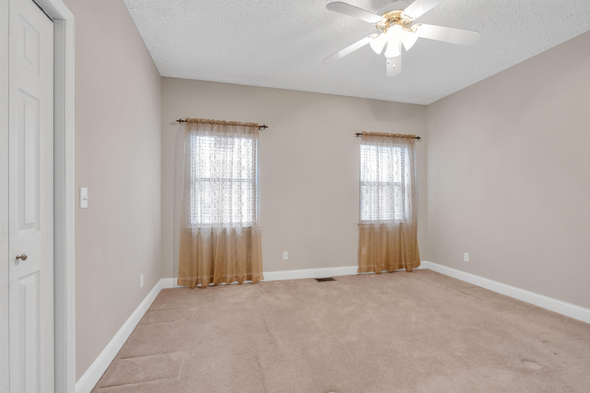 8717 Winterberry Road Chattanooga, TN 37421 - Photo 21 of 30 RC Bedroom left side