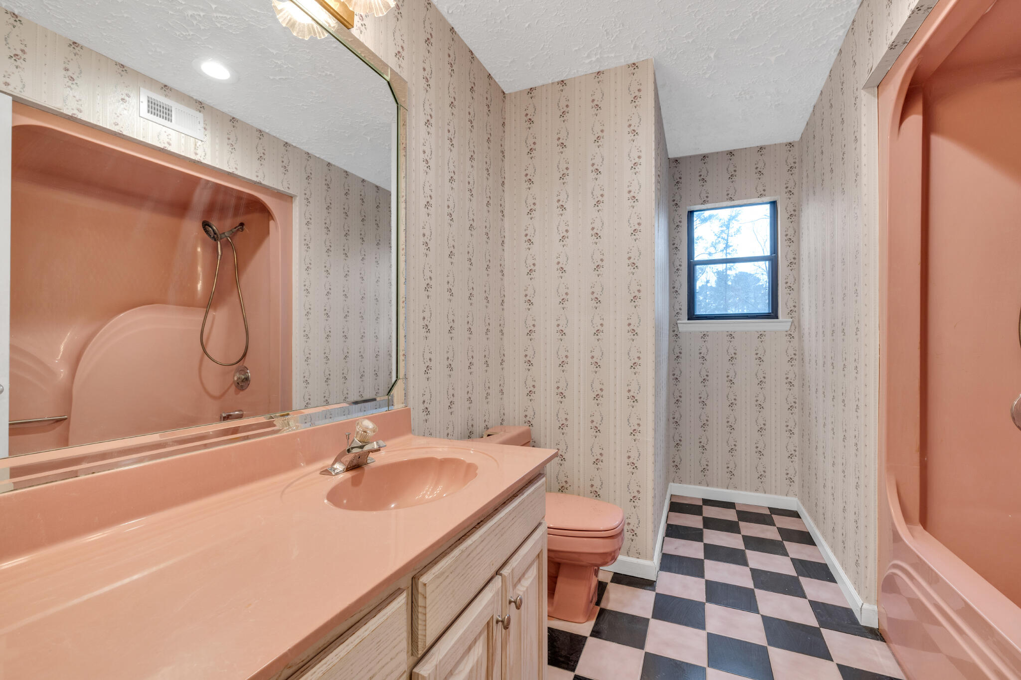 8717 Winterberry Road Chattanooga, TN 37421 - Photo 23 of 30 RC Pink Bathroom