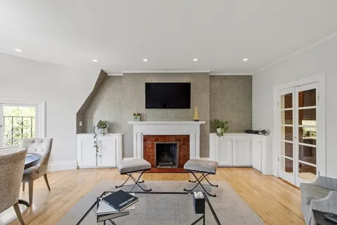 $1,800,000 | 178 Commonwealth Avenue, Unit 7, Boston, MA 02116