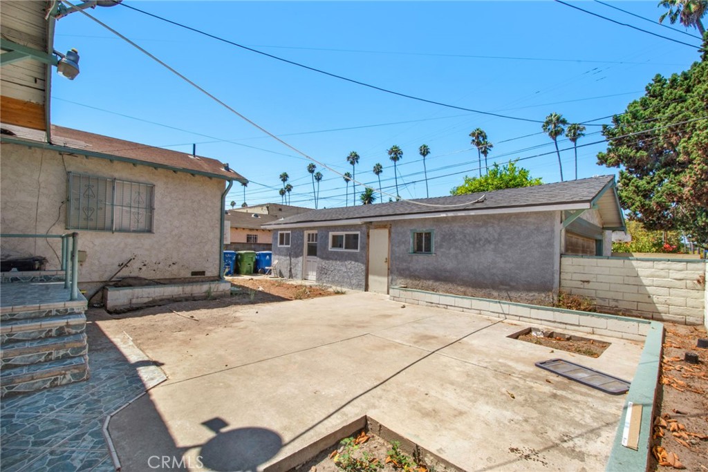 4301 Arlington Avenue Los Angeles, CA 90008 - Photo 9 of 18 a view of house with outdoor space