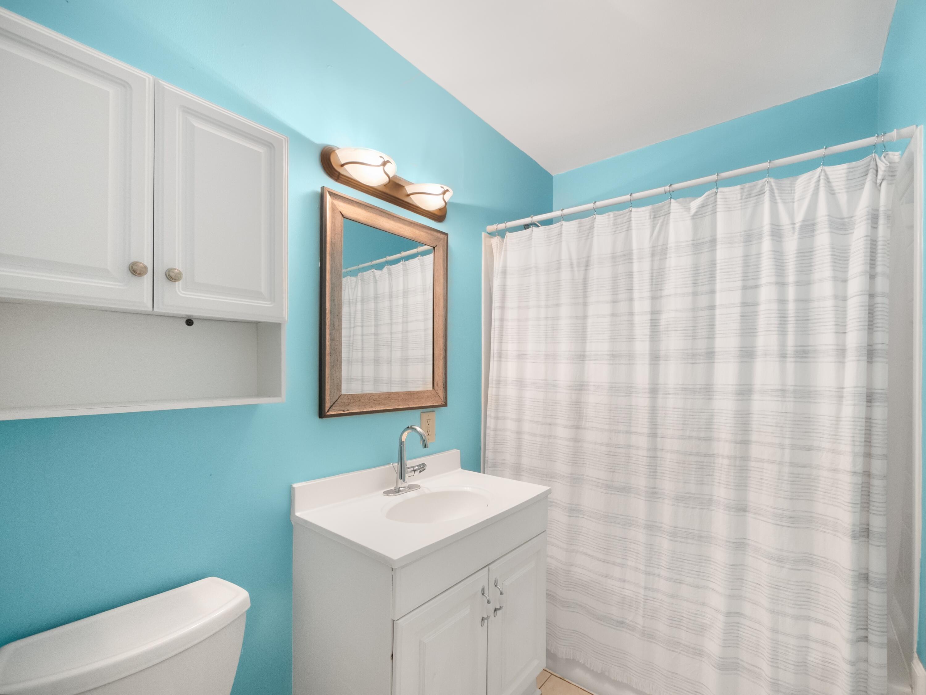 421 Pilgrim Road West Palm Beach, FL 33405 - Photo 11 of 23 005