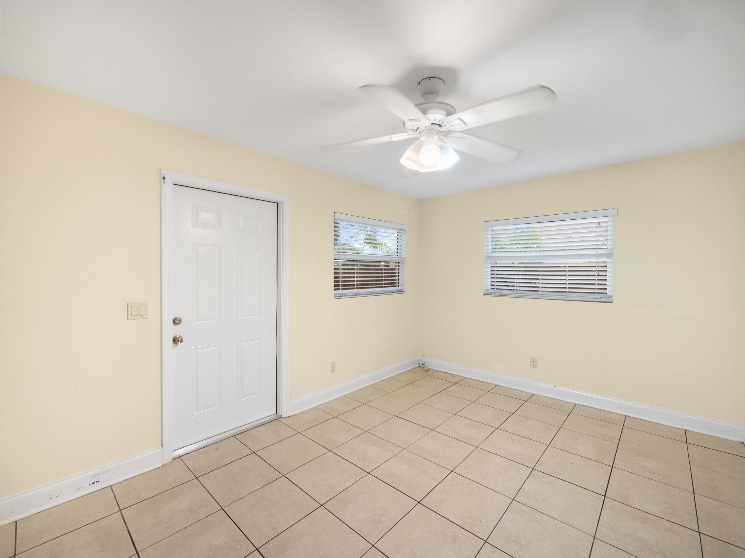 421 Pilgrim Road West Palm Beach, FL 33405 - Photo 10 of 23 013