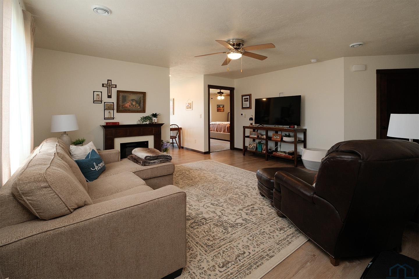 2109 Walnut Street Hull, IA 51239 - Photo 9 of 27 Gallery Image 9