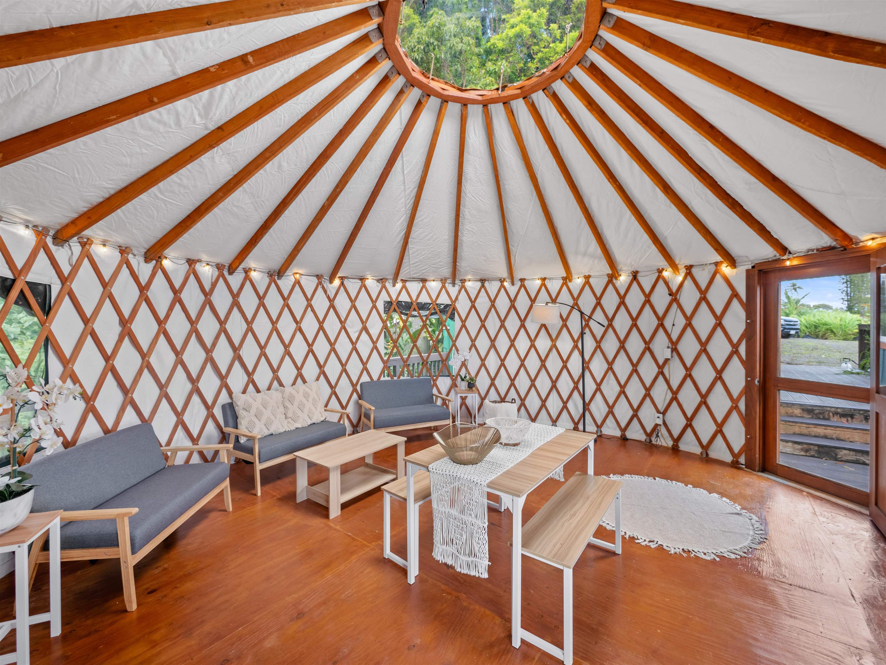44 Hanauana Road Haiku, HI 96708 - Photo 21 of 45 a view of a patio with wooden fence