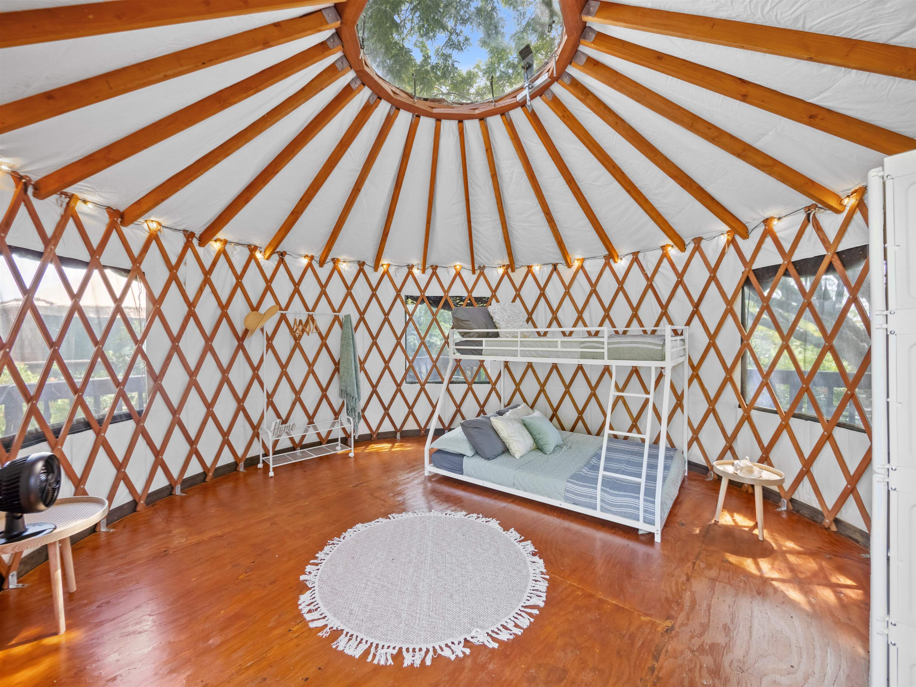 44 Hanauana Road Haiku, HI 96708 - Photo 25 of 45 a view of wooden floor with a table