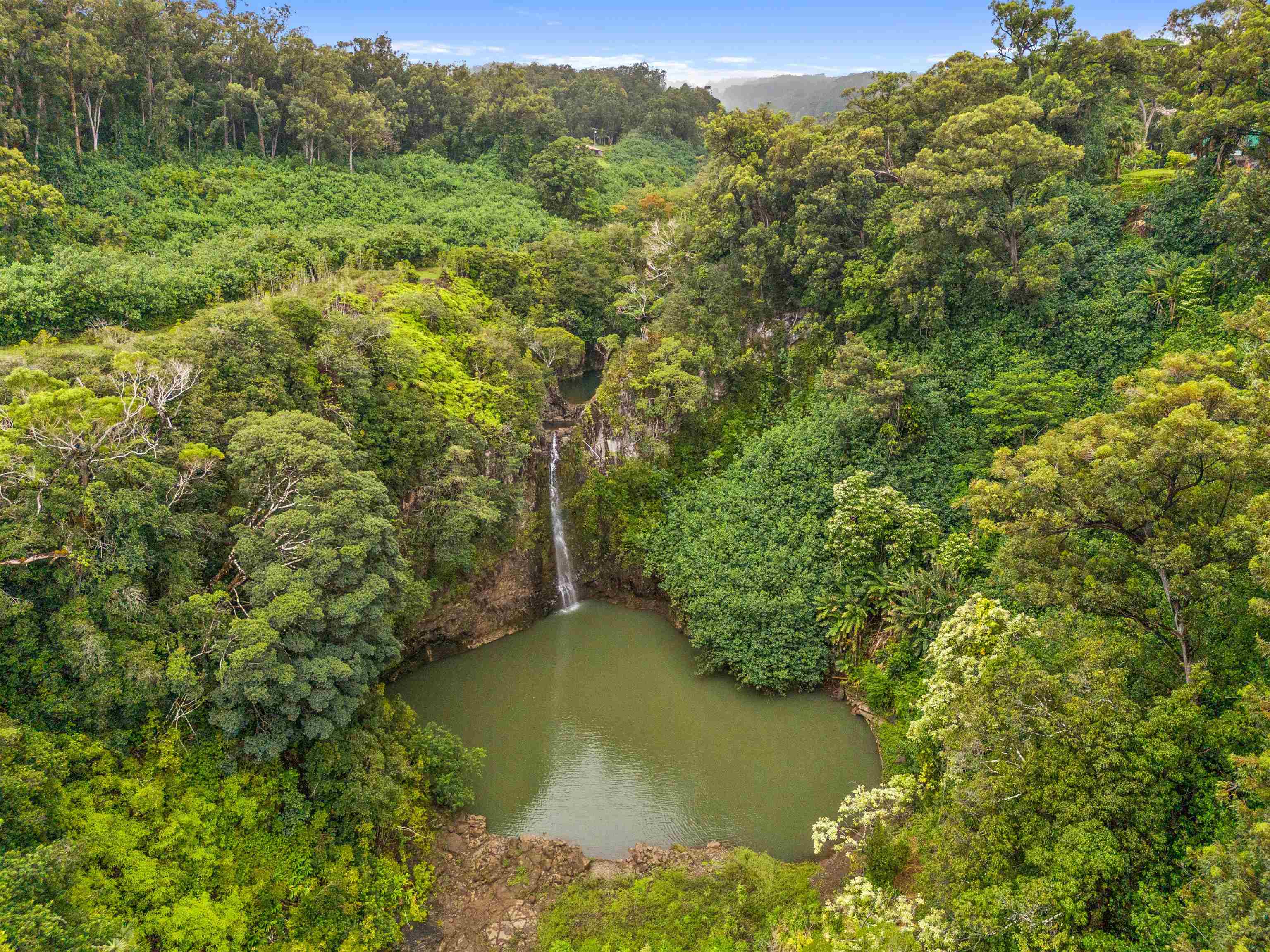 44 Hanauana Road Haiku, HI 96708 - Photo 38 of 45 a view of a lake with an outdoor space