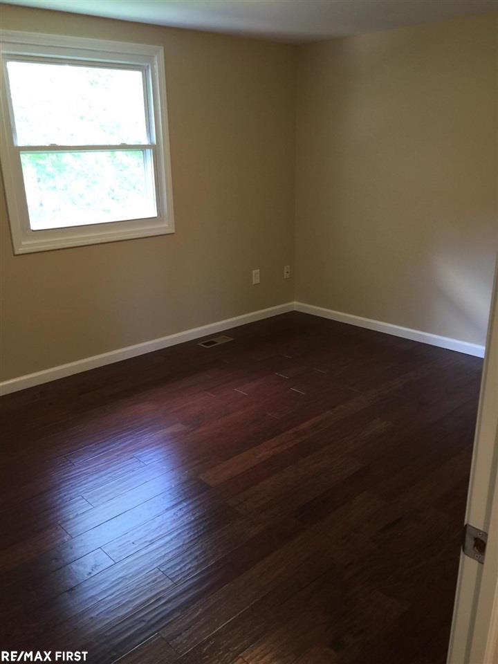 865 Langley Court Rochester, MI 48309 - Photo 38 of 43 31301883-37.JPG