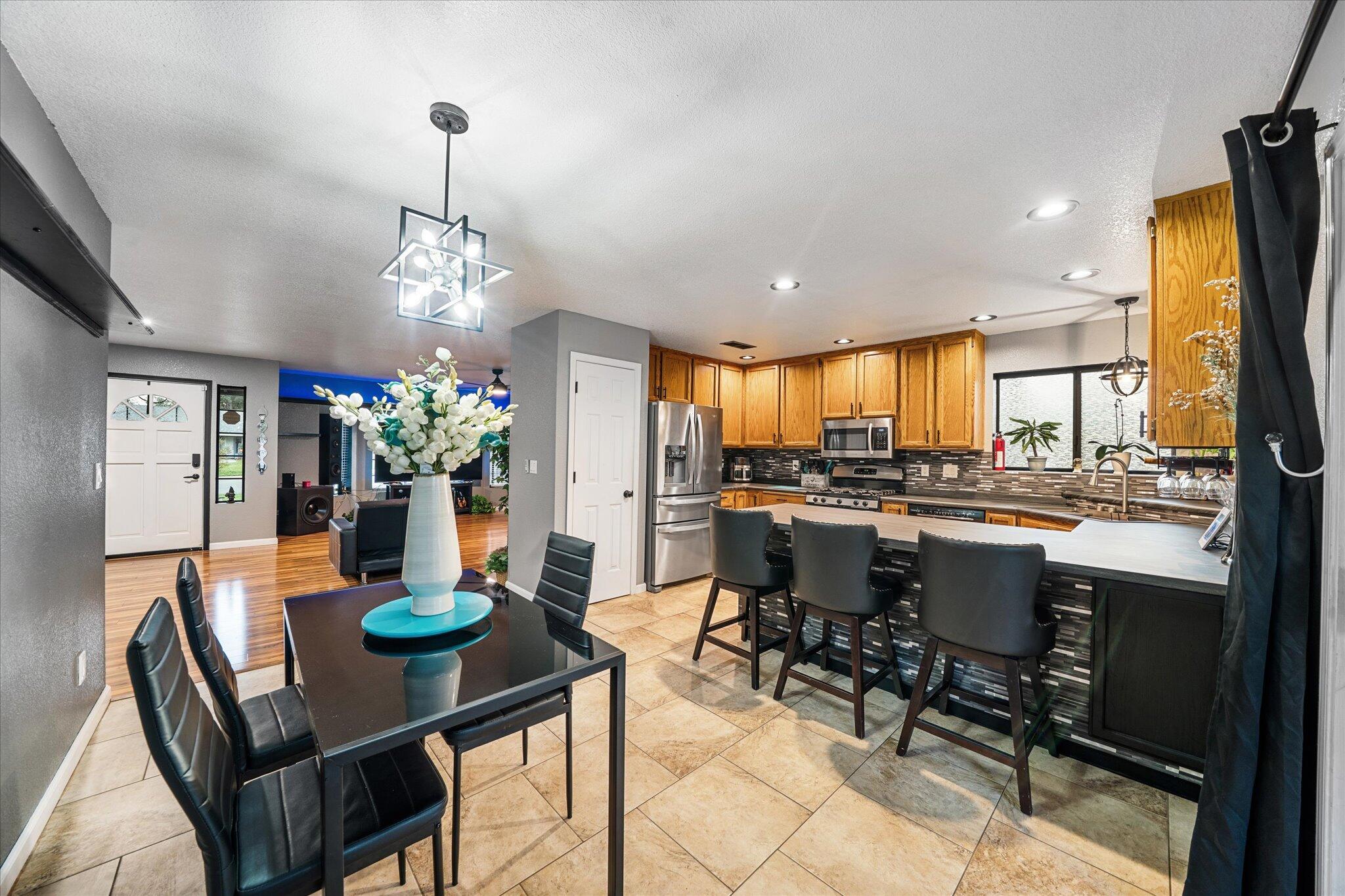 5808 Constitution Way Redding, CA 96003 - Photo 11 of 42 10-BiggerFlow Real Estate Media-9