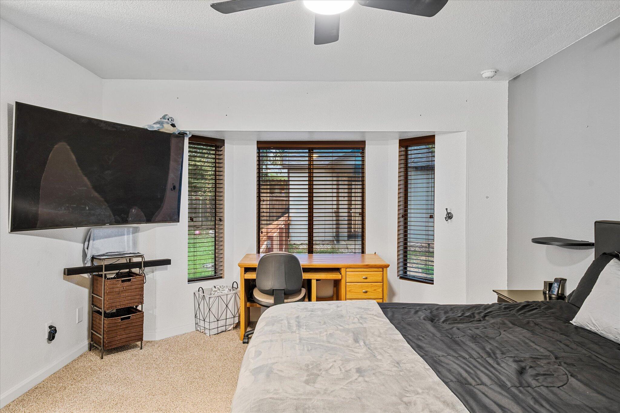 5808 Constitution Way Redding, CA 96003 - Photo 14 of 42 14-BiggerFlow Real Estate Media-14