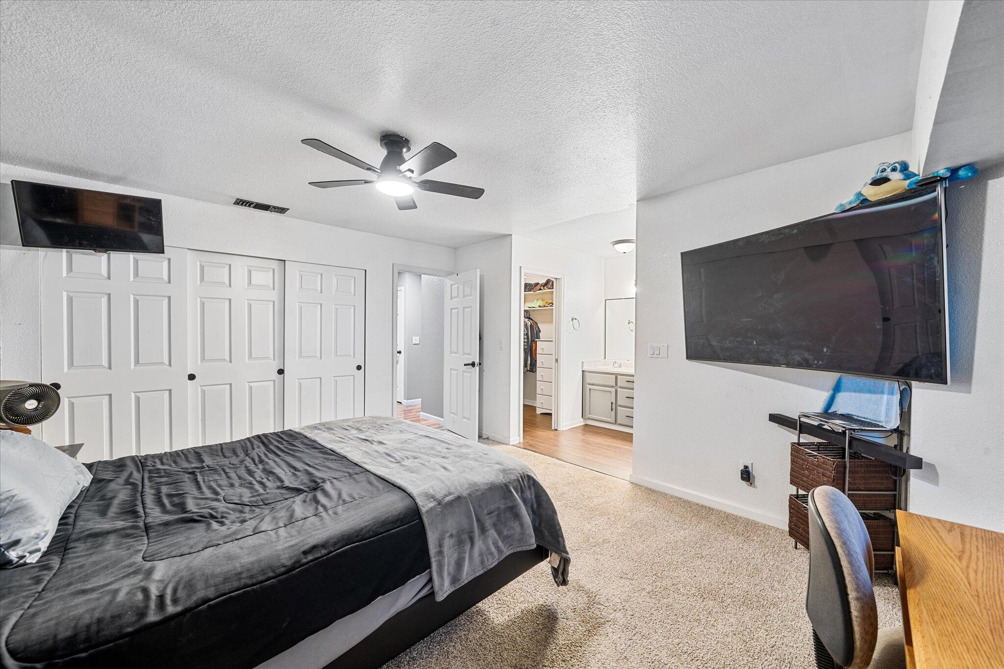 5808 Constitution Way Redding, CA 96003 - Photo 15 of 42 15-BiggerFlow Real Estate Media-15