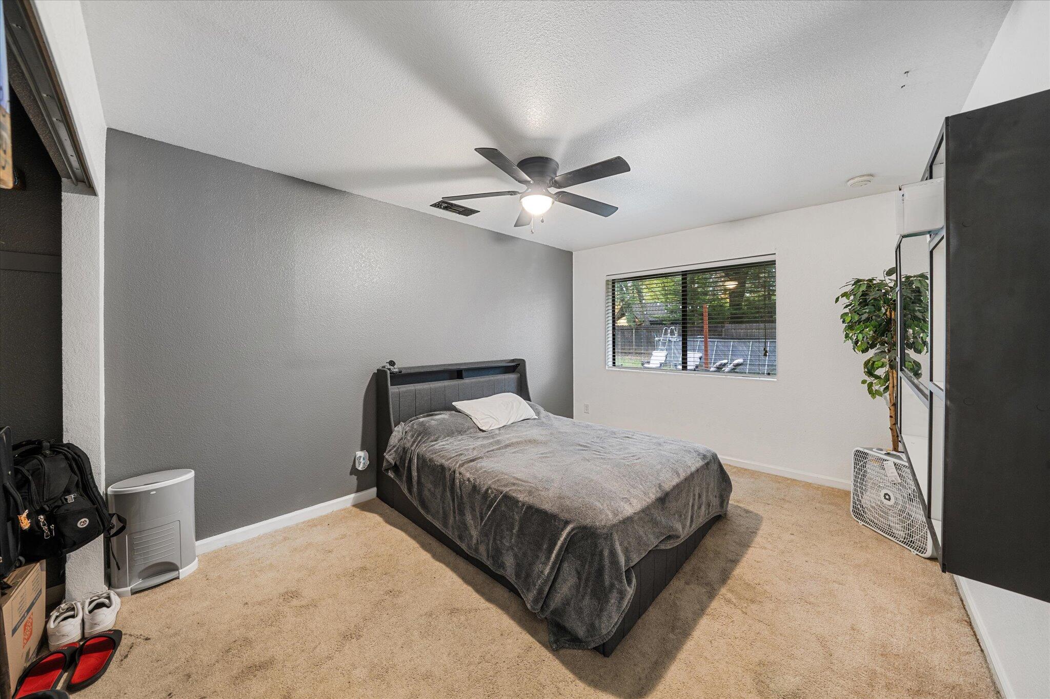 5808 Constitution Way Redding, CA 96003 - Photo 19 of 42 19-BiggerFlow Real Estate Media-19