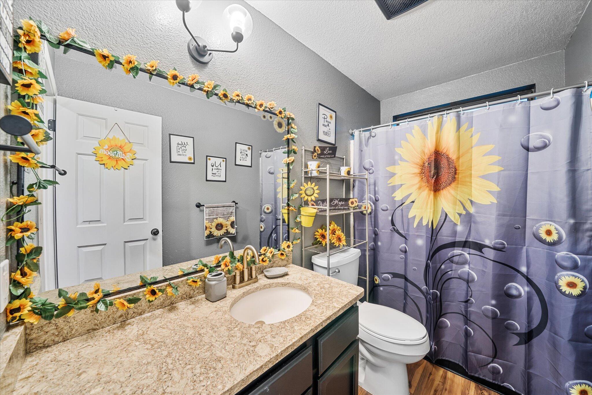 5808 Constitution Way Redding, CA 96003 - Photo 21 of 42 21-BiggerFlow Real Estate Media-21