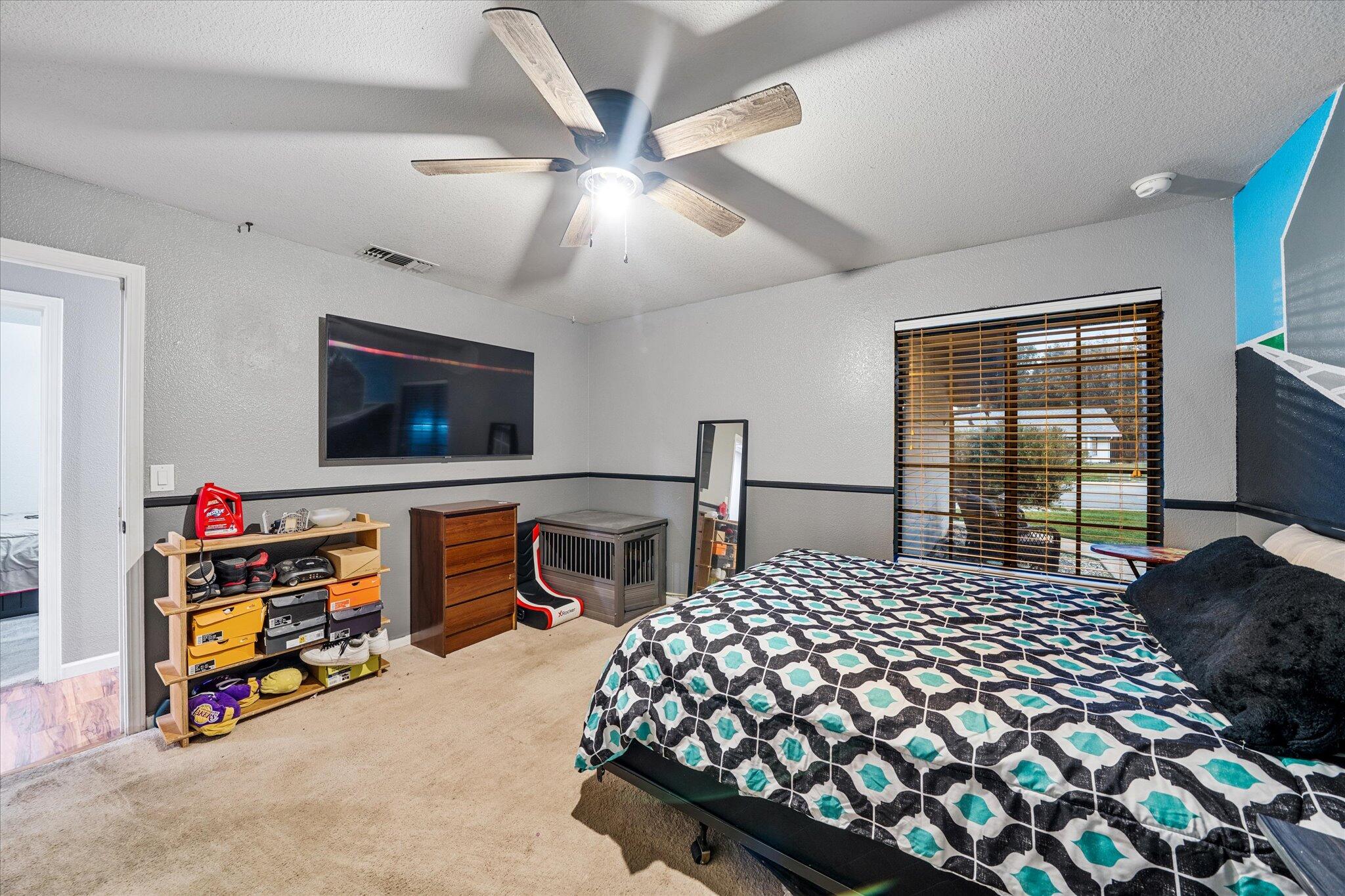 5808 Constitution Way Redding, CA 96003 - Photo 29 of 42 26-BiggerFlow Real Estate Media-25