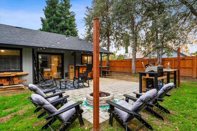 $445,000 | 5808 Constitution Way, Redding, CA 96003