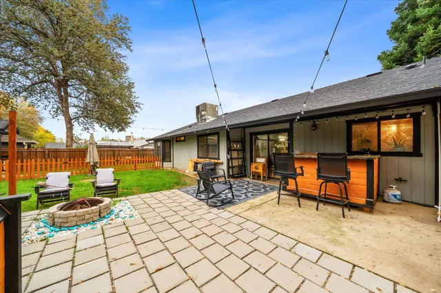 $445,000 | 5808 Constitution Way, Redding, CA 96003