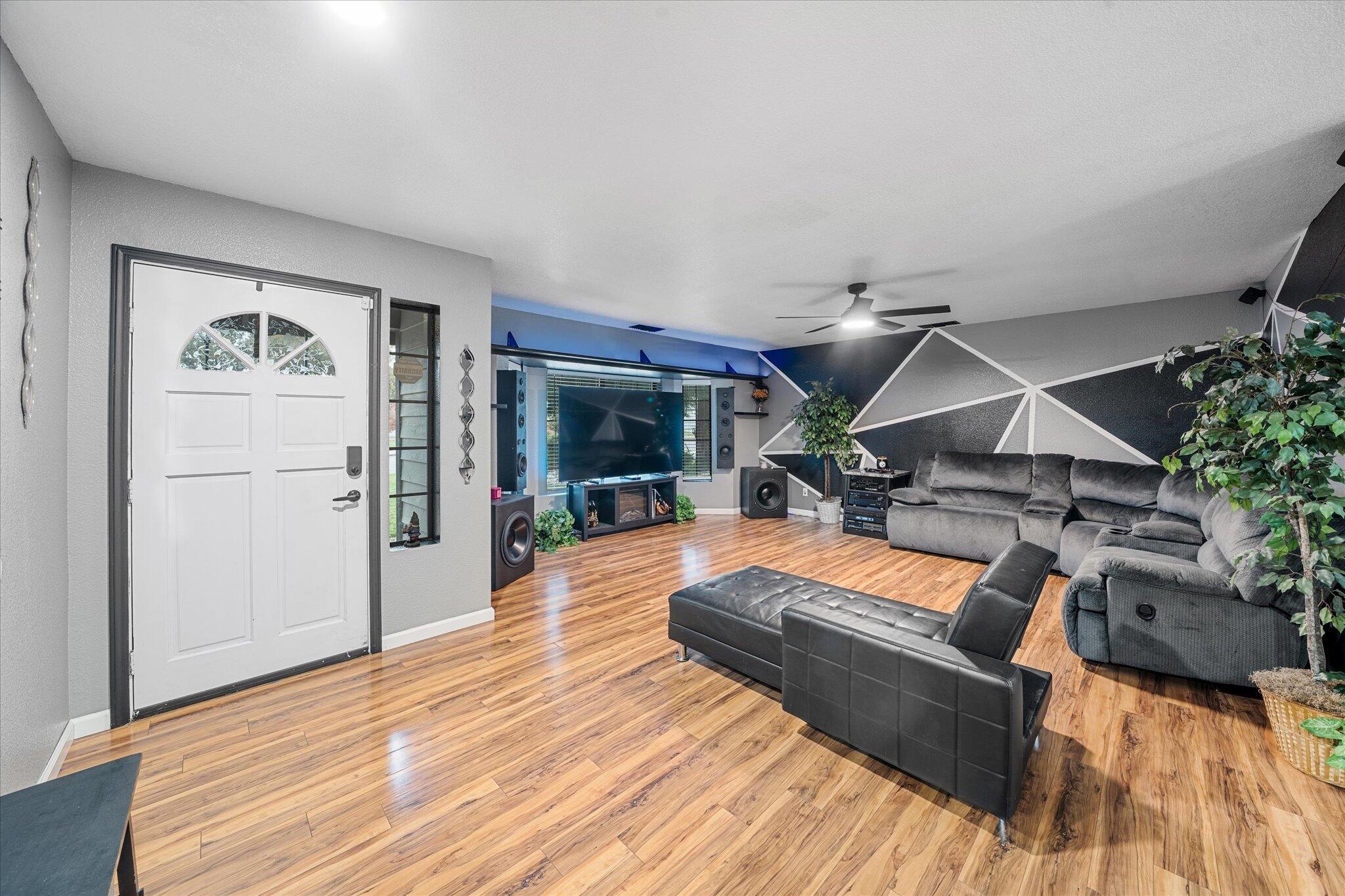 5808 Constitution Way Redding, CA 96003 - Photo 4 of 42 03-BiggerFlow Real Estate Media-3