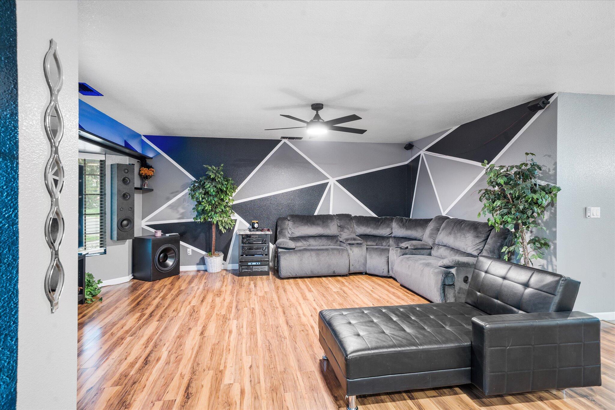 5808 Constitution Way Redding, CA 96003 - Photo 6 of 42 04-BiggerFlow Real Estate Media-4