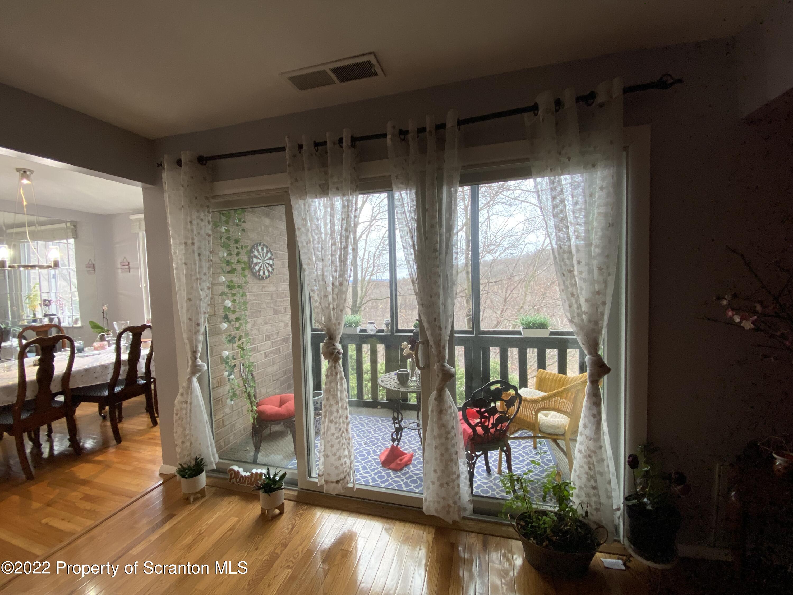 1507 Summit Pointe Scranton, PA 18508 - Photo 11 of 34