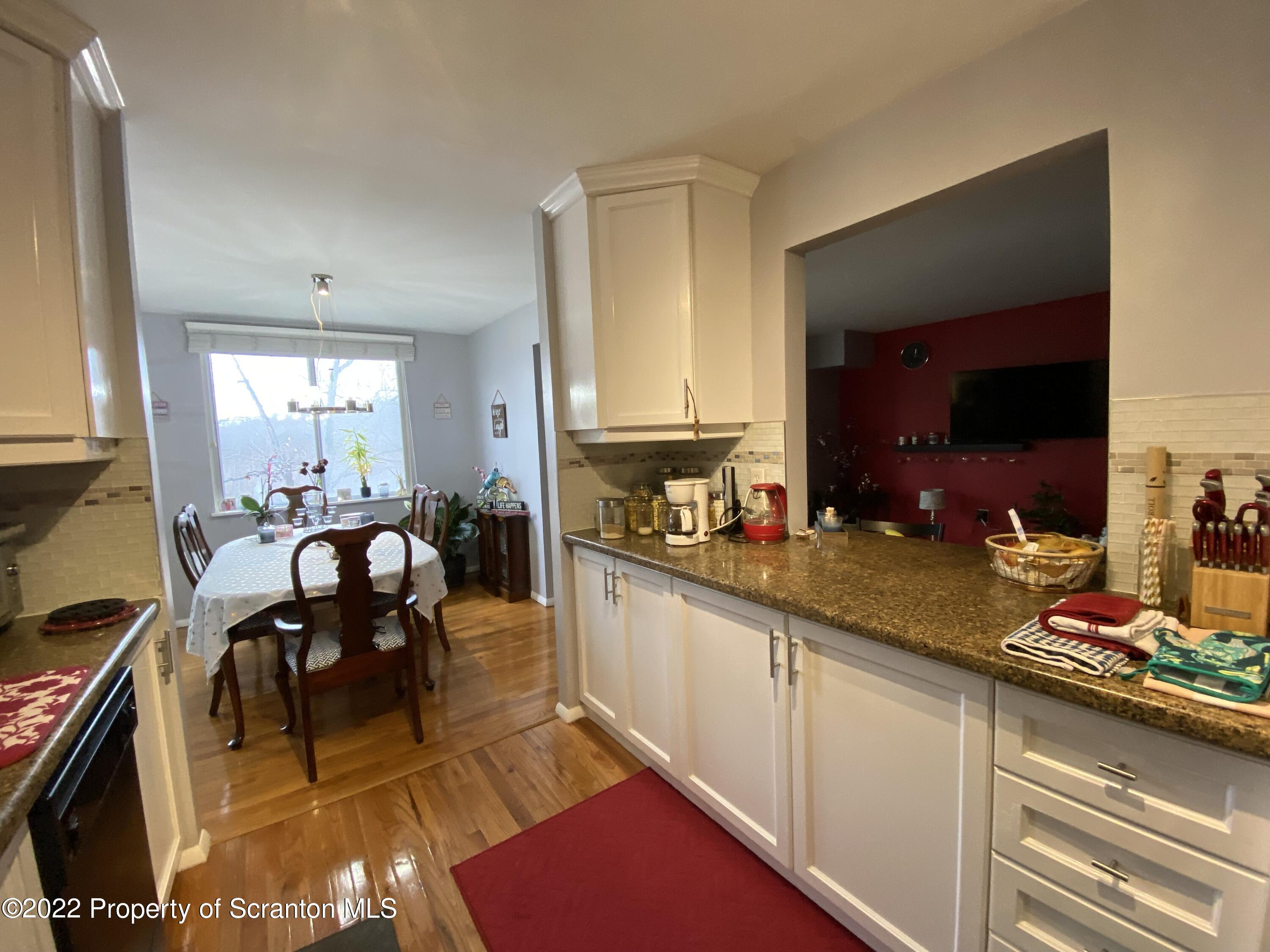 1507 Summit Pointe Scranton, PA 18508 - Photo 7 of 34