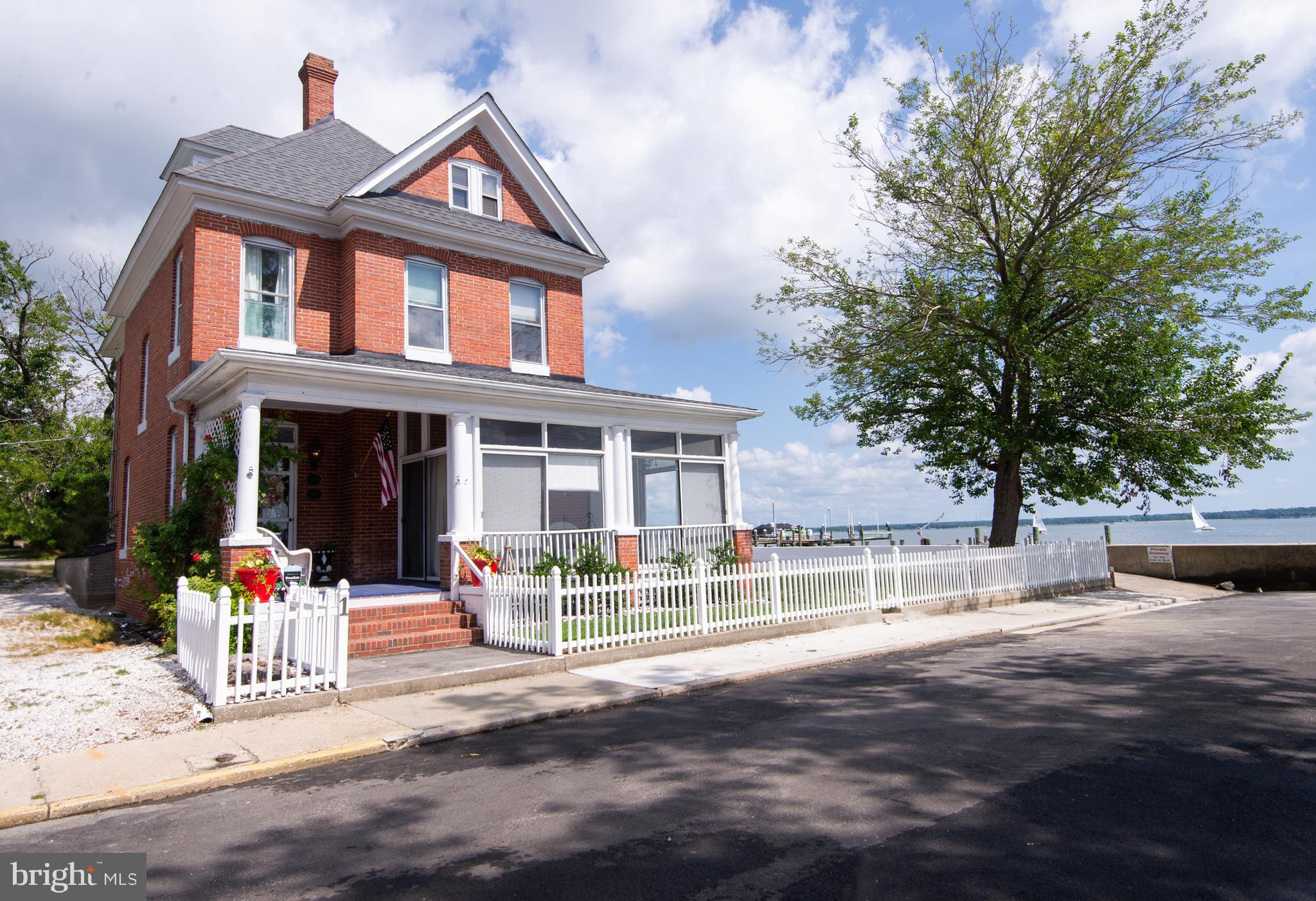 1 West End Avenue Cambridge, MD 21613 - Photo 4 of 33 front view of a house with a yard
