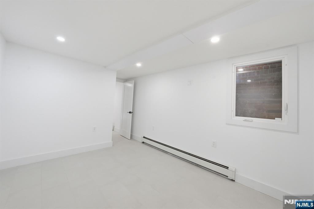 40 Magnolia Avenue Tenafly, NJ 07670 - Photo 40 of 48 an empty room with a empty space