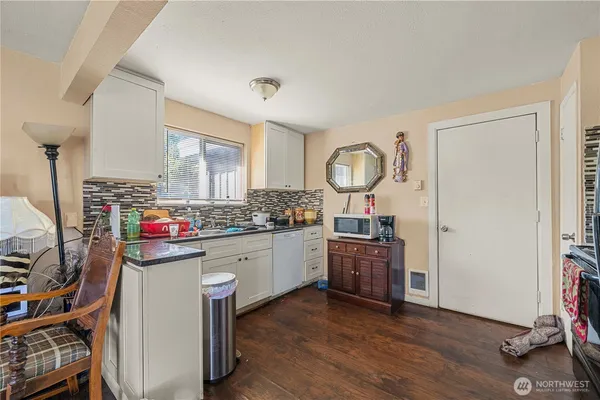 $475,000 | 1561 South 35th Street, Tacoma, WA 98418