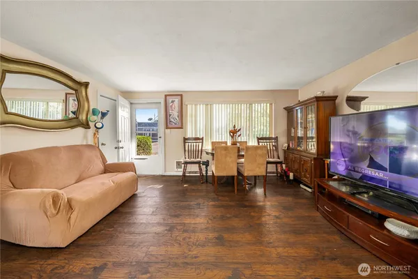 $475,000 | 1561 South 35th Street, Tacoma, WA 98418