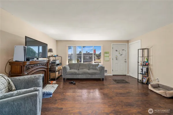 $475,000 | 1561 South 35th Street, Tacoma, WA 98418