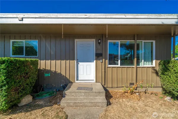 $475,000 | 1561 South 35th Street, Tacoma, WA 98418