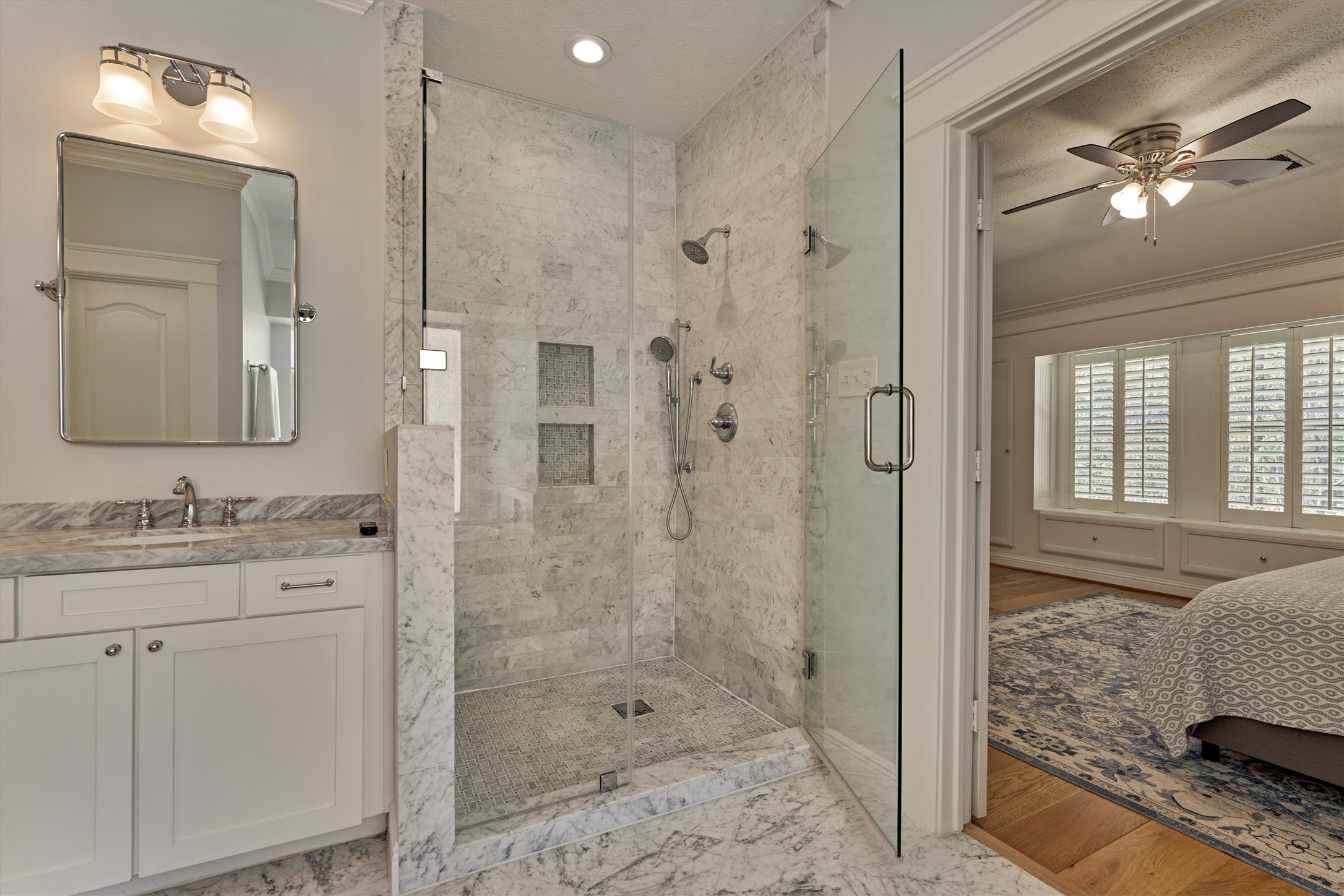 19 Pipers Meadow Street Spring, TX 77382 - Photo 22 of 50 a bathroom with a shower sink and mirror