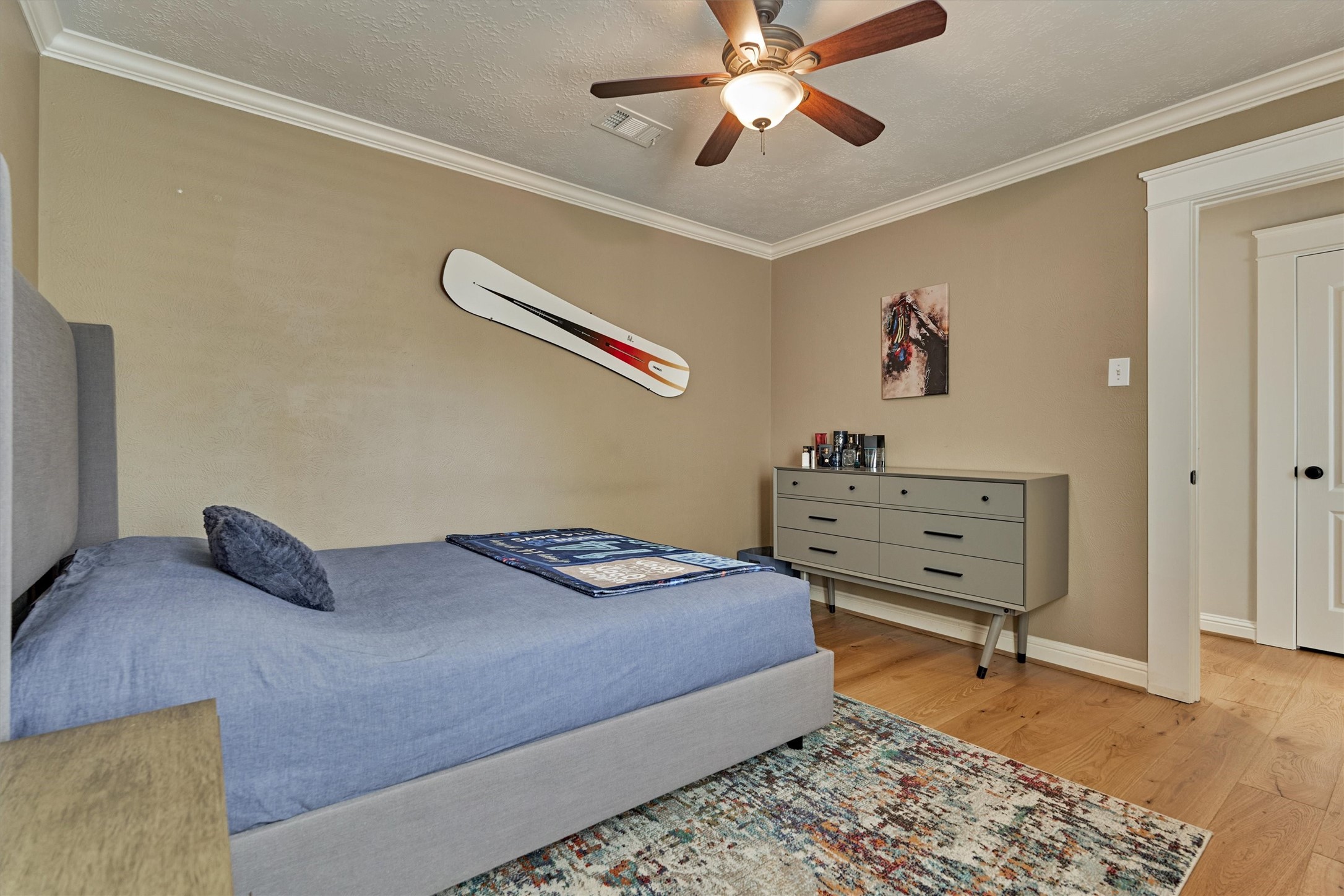 19 Pipers Meadow Street Spring, TX 77382 - Photo 26 of 50 a bedroom with a bed and a chandelier