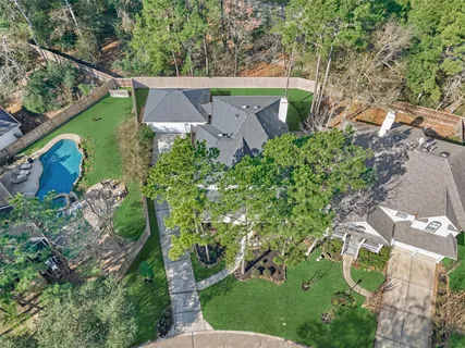 $750,000 | 19 Pipers Meadow Street, The Woodlands, TX 77382
