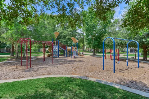 $750,000 | 19 Pipers Meadow Street, The Woodlands, TX 77382