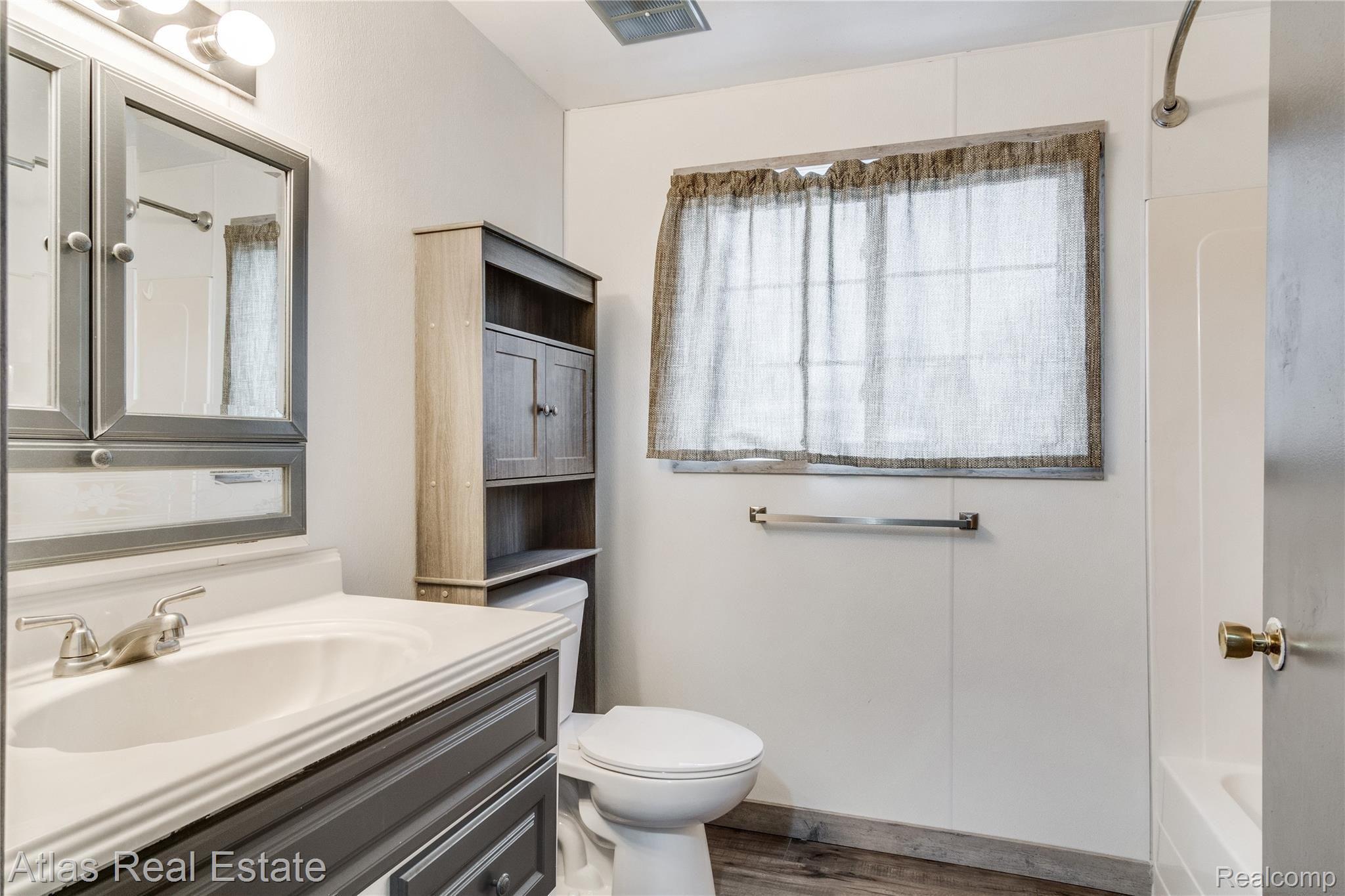 8441 Ridge Road Goodrich, MI 48438 - Photo 43 of 52 Interiors (33 of 42).jpg