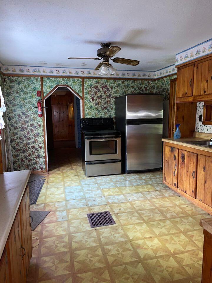 669 South Chester Road Lincoln, ME 04457 - Photo 5 of 15 242119419_619120442584566_17815945207646