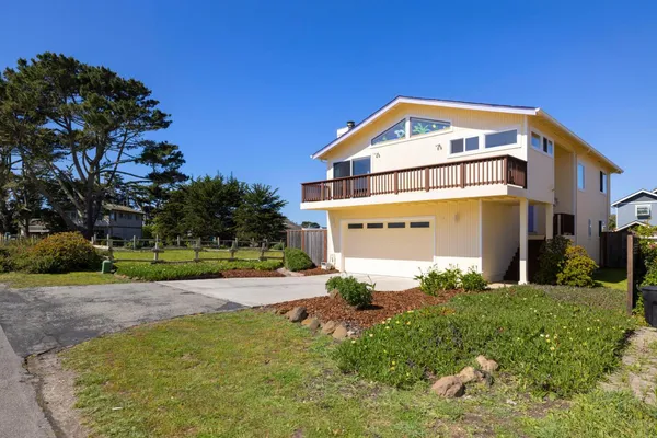 a view of a back yard of the house