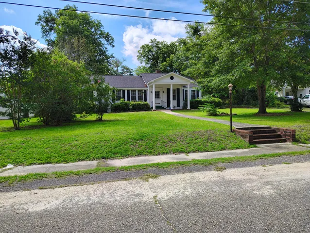 $220,000 | 406 Thames Street, Manning, SC 29102