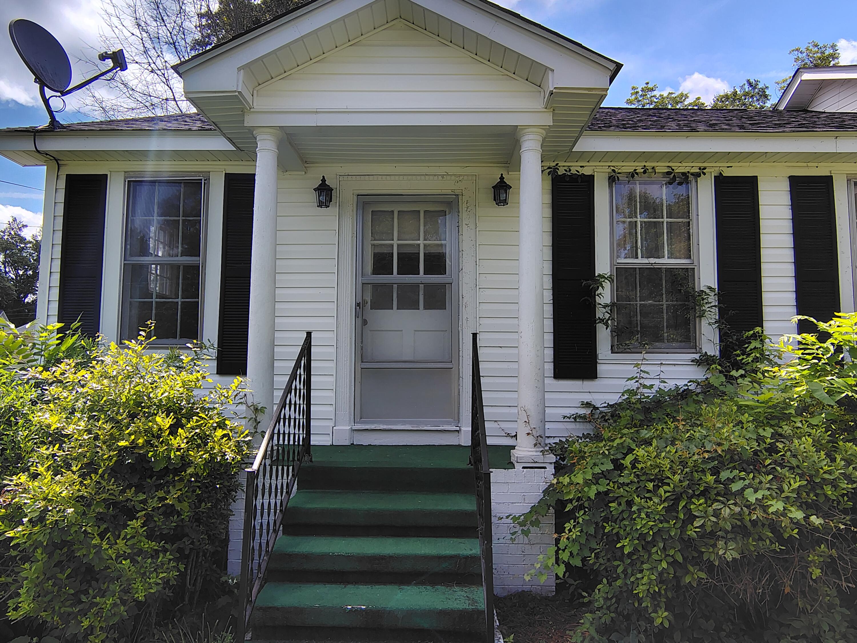 406 Thames Street Manning, SC 29102 - Photo 9 of 71 IMG_20250617_104526196_HDR