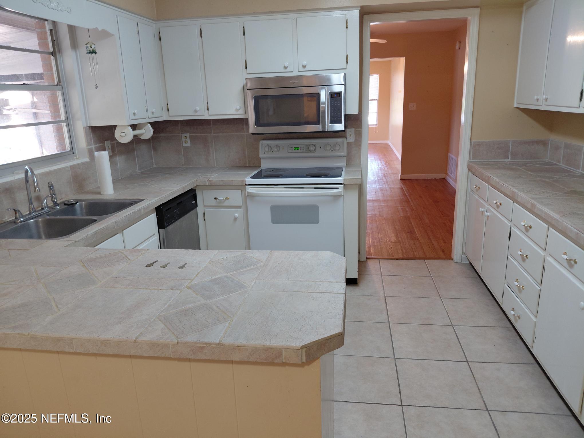 113 Lake Como Point Road Pomona Park, FL 32181 - Photo 29 of 36 113 Kitchen
